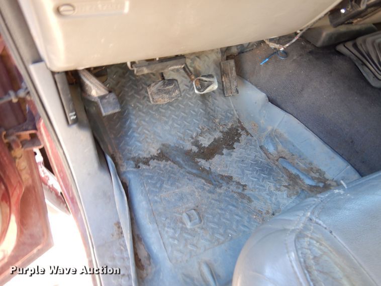 image for item MP9092 2000 Ford  F350 Super Duty  Crew Cab pickup truck