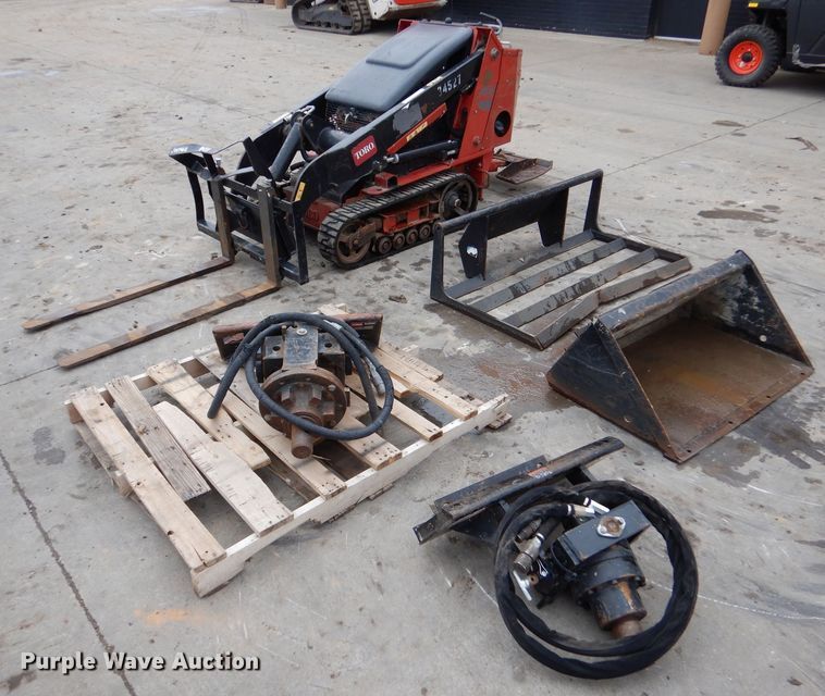 image for item MP9113 2016 Toro TX427  compact utility loader