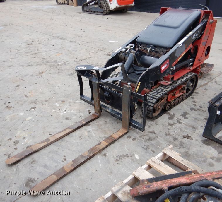 image for item MP9113 2016 Toro TX427  compact utility loader