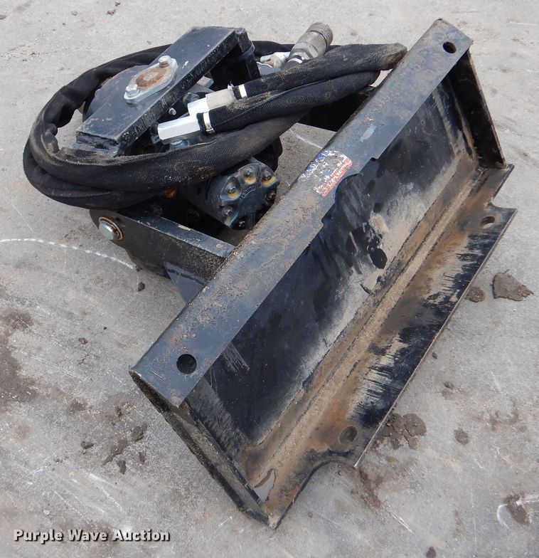 image for item MP9113 2016 Toro TX427  compact utility loader