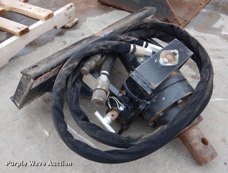 image for item MP9113 2016 Toro TX427  compact utility loader