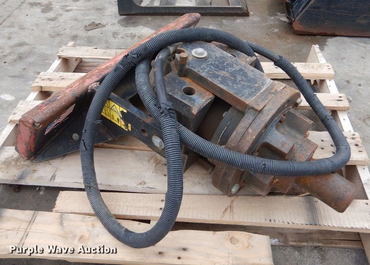 image for item MP9113 2016 Toro TX427  compact utility loader