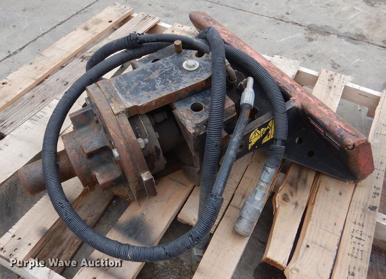 image for item MP9113 2016 Toro TX427  compact utility loader