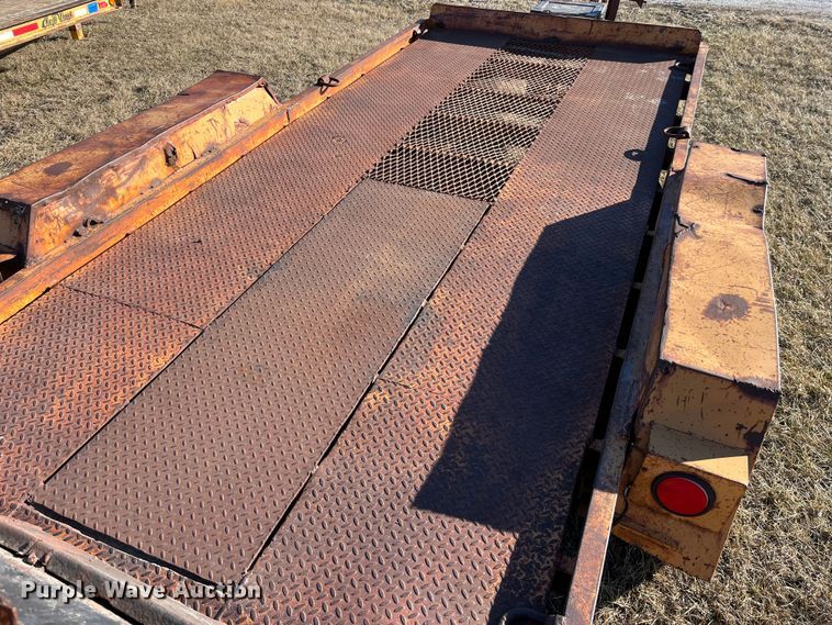 image for item MW9472 1989 Redi Haul FSL1427E  equipment trailer