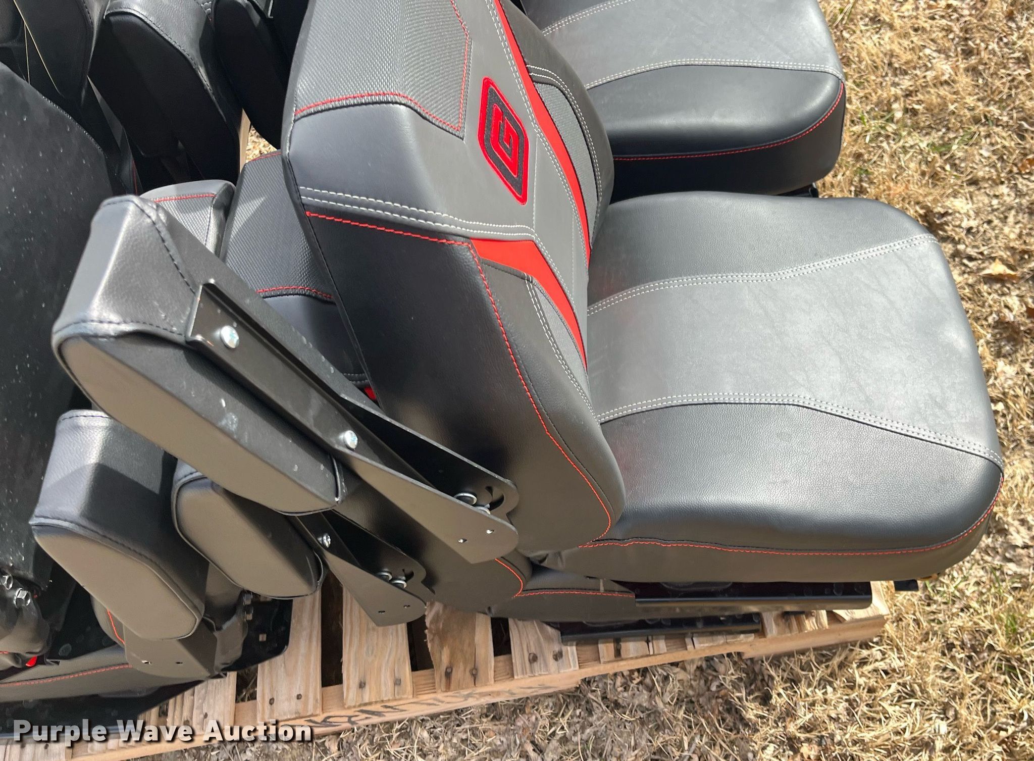 (8) Gravely ZTHD seats in Sedgwick, KS Item MD9574 sold Purple Wave