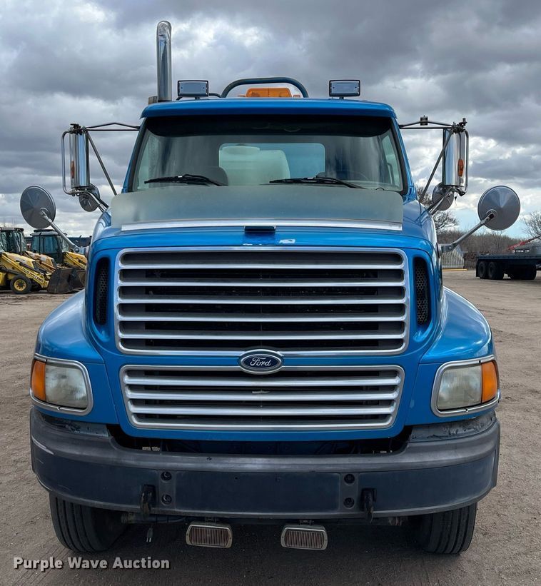 image for item DG5435 1998 Ford AT9522  vacuum truck