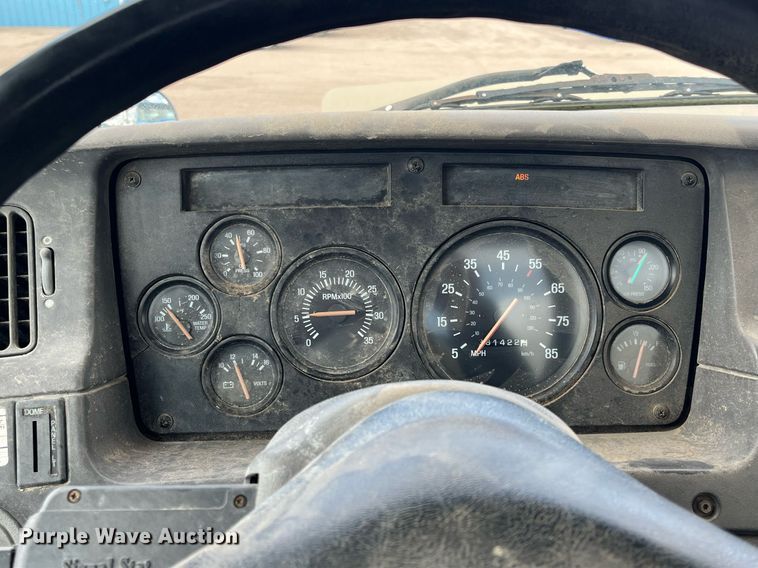 image for item DG5435 1998 Ford AT9522  vacuum truck