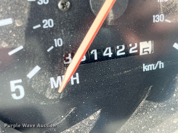 image for item DG5435 1998 Ford AT9522  vacuum truck