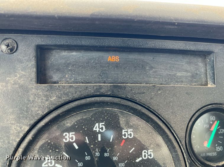 image for item DG5435 1998 Ford AT9522  vacuum truck