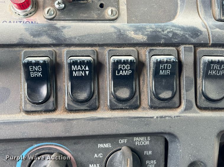 image for item DG5435 1998 Ford AT9522  vacuum truck