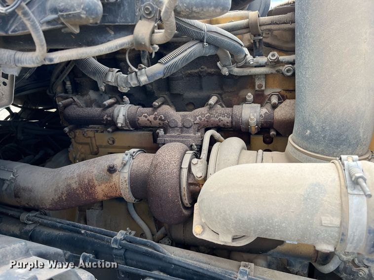 image for item DG5435 1998 Ford AT9522  vacuum truck