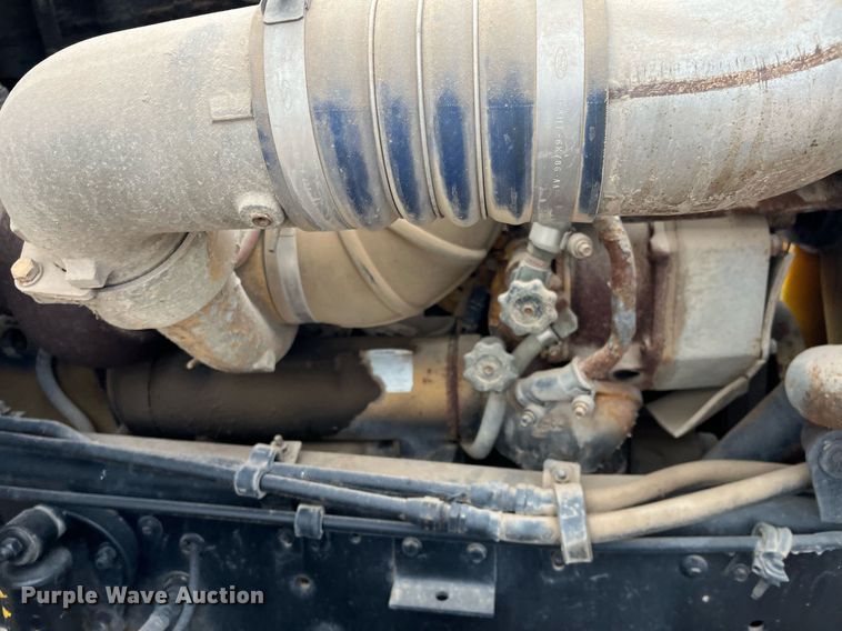 image for item DG5435 1998 Ford AT9522  vacuum truck