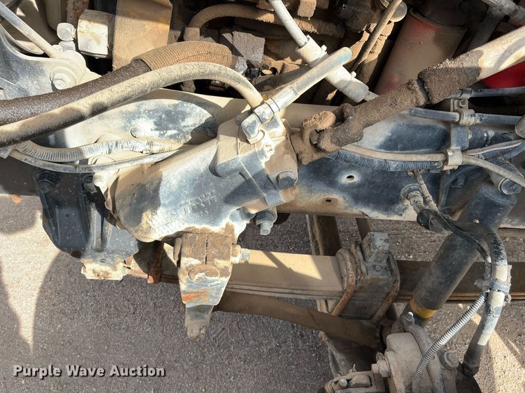 image for item DG5435 1998 Ford AT9522  vacuum truck