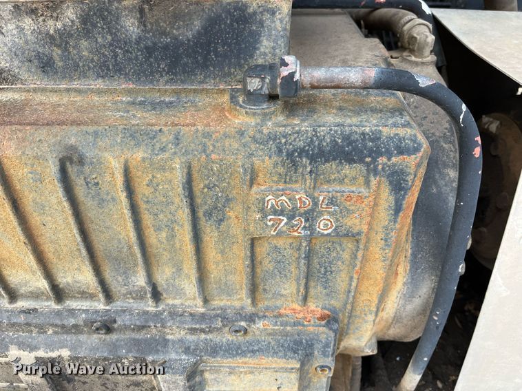 image for item DG5435 1998 Ford AT9522  vacuum truck