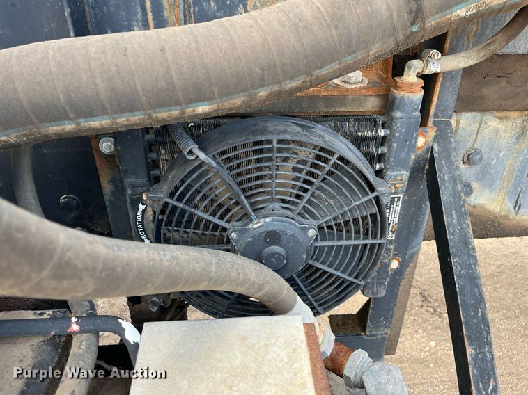 image for item DG5435 1998 Ford AT9522  vacuum truck