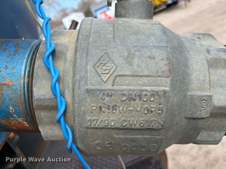 image for item DG5435 1998 Ford AT9522  vacuum truck