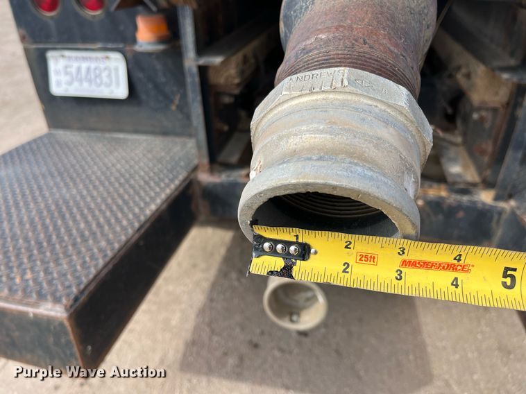 image for item DG5435 1998 Ford AT9522  vacuum truck