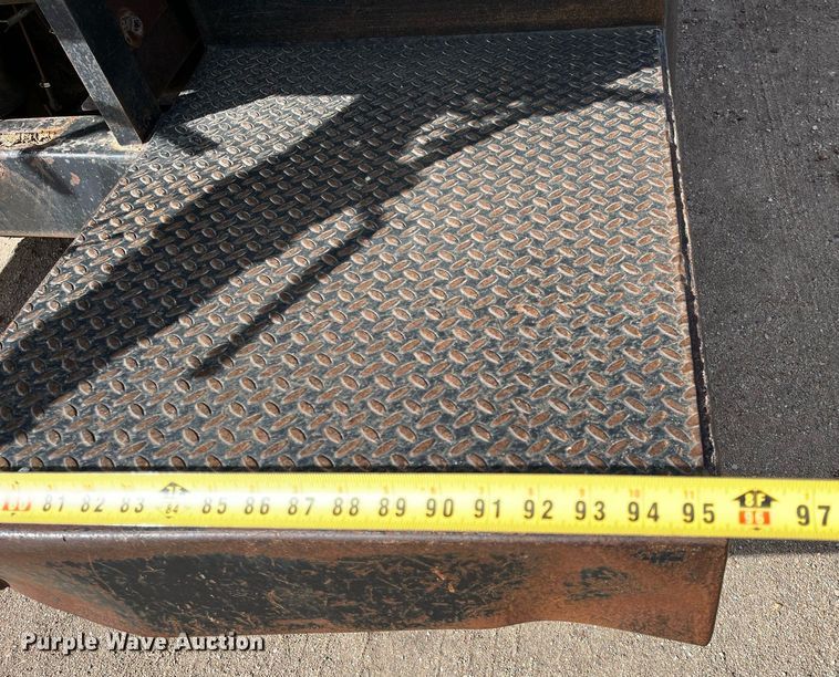 image for item DG5435 1998 Ford AT9522  vacuum truck