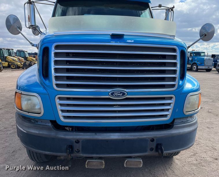 image for item DG5435 1998 Ford AT9522  vacuum truck