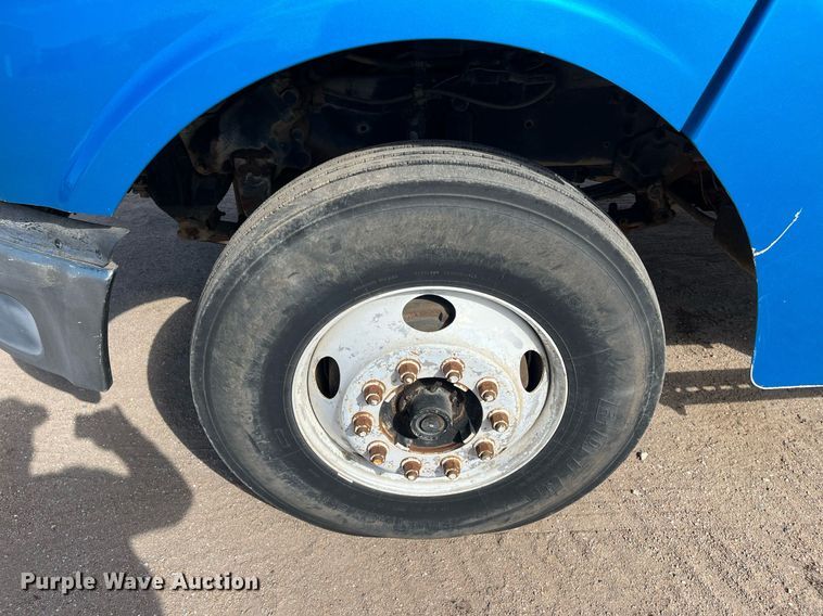 image for item DG5435 1998 Ford AT9522  vacuum truck