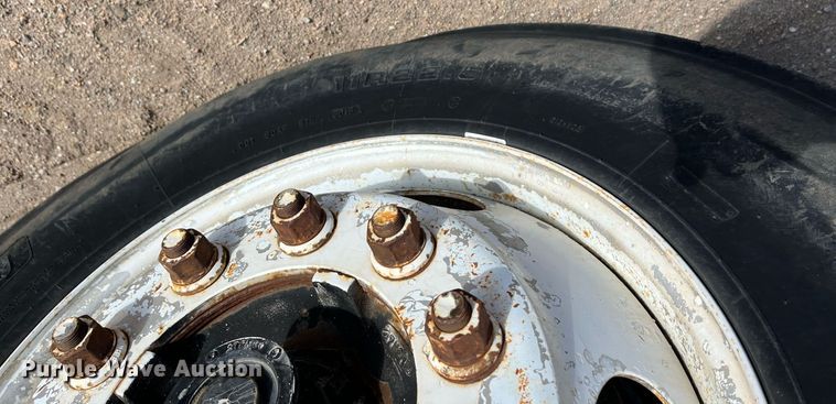 image for item DG5435 1998 Ford AT9522  vacuum truck