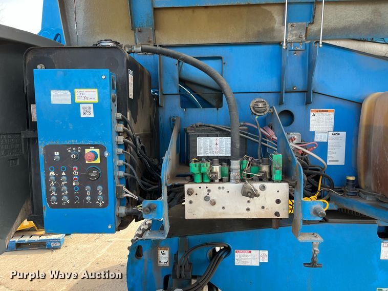 image for item DG5445 2009 Genie S-65TRAX  boom lift