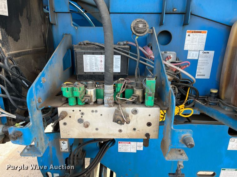 image for item DG5445 2009 Genie S-65TRAX  boom lift