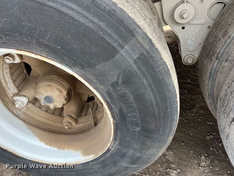 image for item DG5446 1978 Hobbs A8-8576-45  dry van trailer