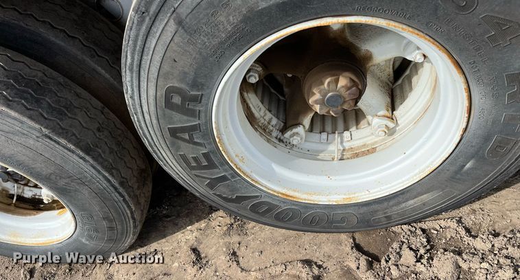 image for item DG5446 1978 Hobbs A8-8576-45  dry van trailer