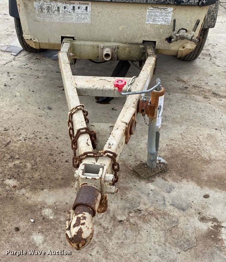 image for item DL7037 1999 Ingersoll Rand P185WJD  air compressor