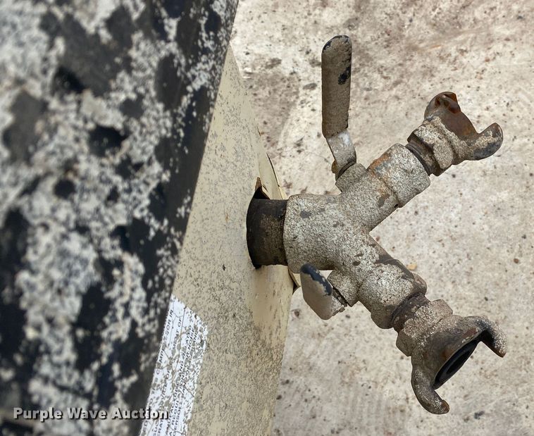 image for item DL7037 1999 Ingersoll Rand P185WJD  air compressor