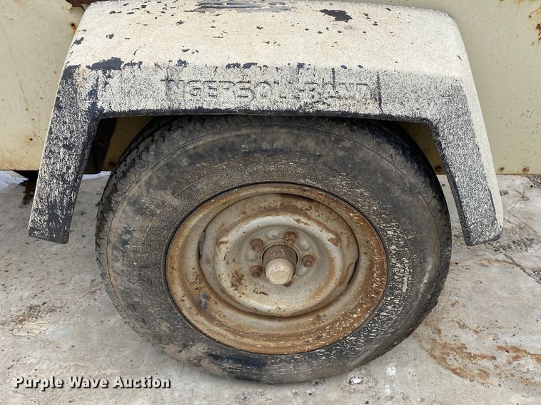 image for item DL7037 1999 Ingersoll Rand P185WJD  air compressor