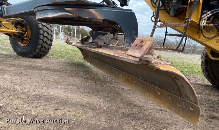 image for item DL7045 2008 John Deere 772D  motor grader