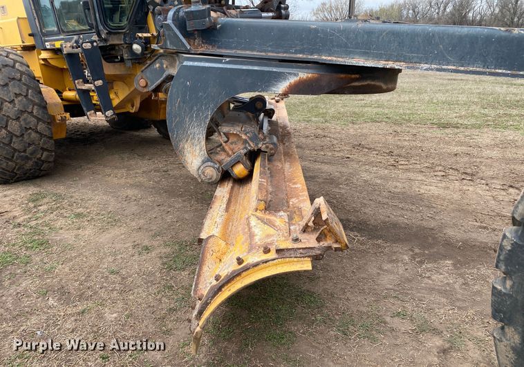 image for item DL7045 2008 John Deere 772D  motor grader