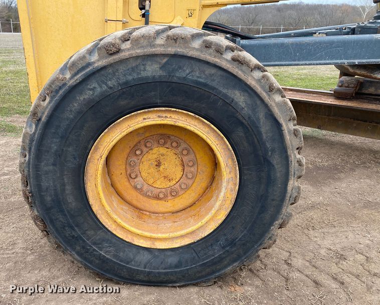 image for item DL7045 2008 John Deere 772D  motor grader