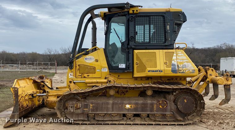 image for item DL7046 2010 Komatsu D51EX-22  dozer