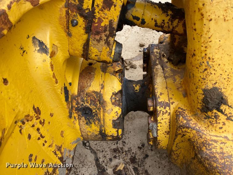 image for item DL7046 2010 Komatsu D51EX-22  dozer