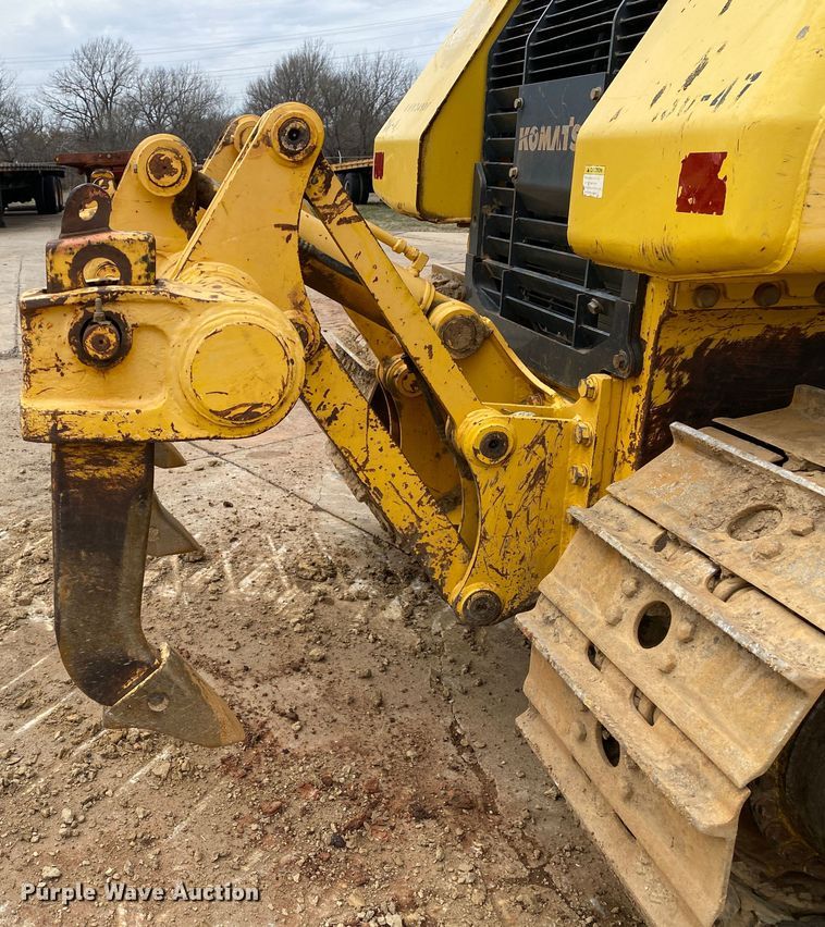 image for item DL7046 2010 Komatsu D51EX-22  dozer