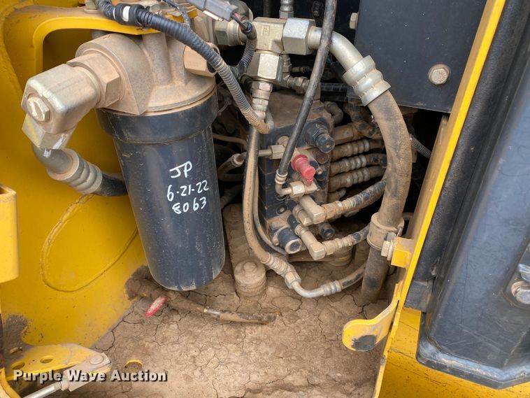 image for item DL7046 2010 Komatsu D51EX-22  dozer