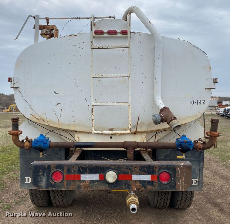 image for item DL7047 1995 GMC Top Kick  water truck