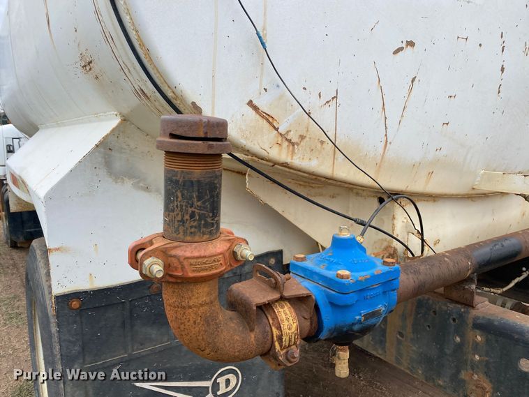 image for item DL7047 1995 GMC Top Kick  water truck