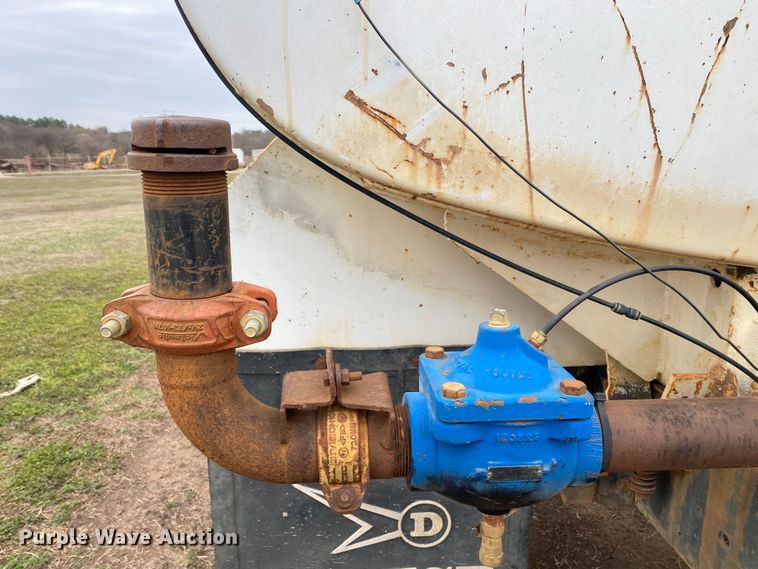 image for item DL7047 1995 GMC Top Kick  water truck