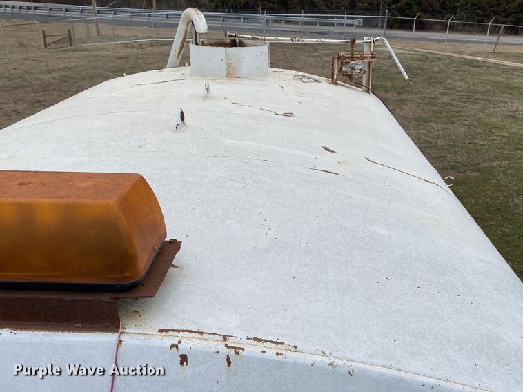 image for item DL7047 1995 GMC Top Kick  water truck