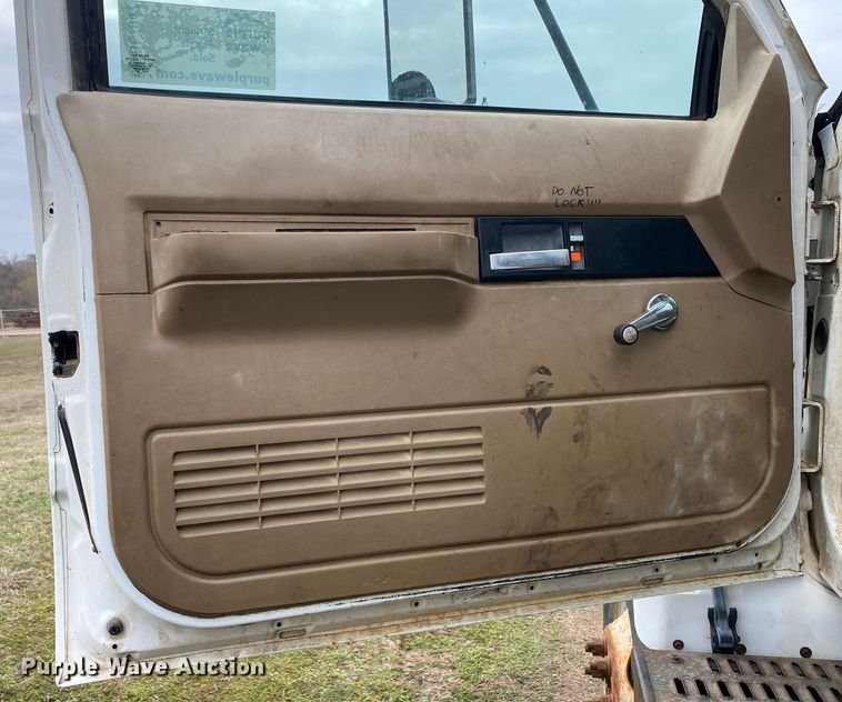 image for item DL7047 1995 GMC Top Kick  water truck