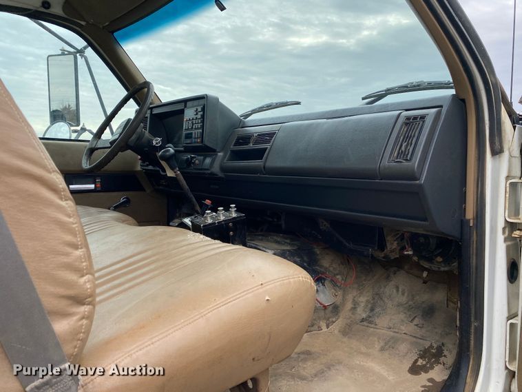 image for item DL7047 1995 GMC Top Kick  water truck