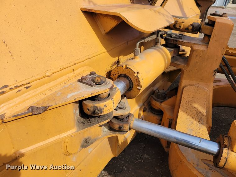 image for item DM8231 2012 Case 1650L  dozer