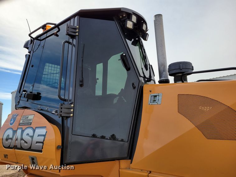 image for item DM8231 2012 Case 1650L  dozer