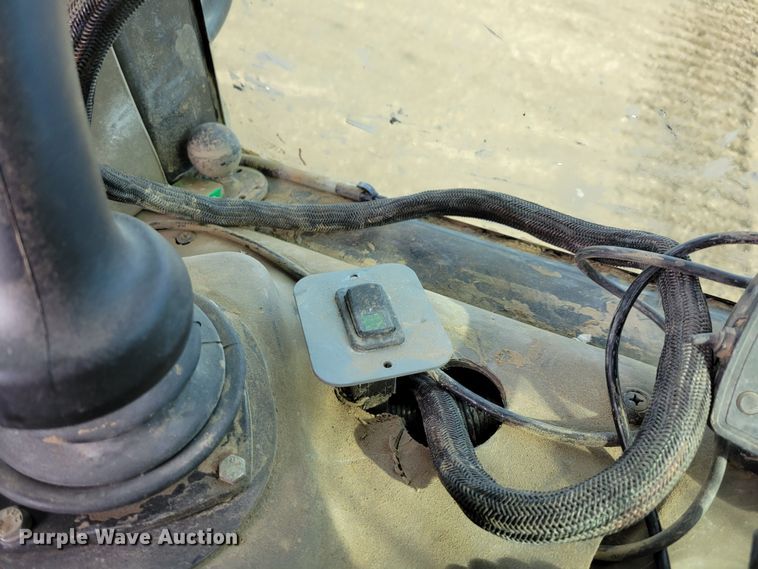 image for item DM8231 2012 Case 1650L  dozer