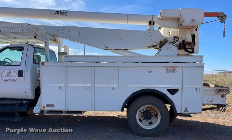image for item DN4551 2006 Ford F750 Super Duty  bucket truck