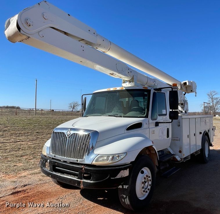 image for item DN4553 2005 International 4300  bucket truck